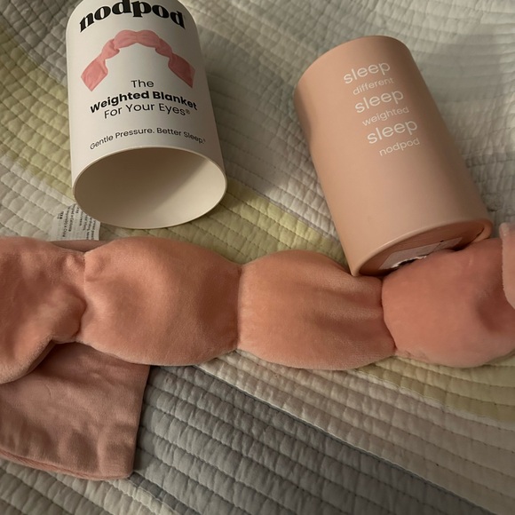 Nodpod Pink Weighted Eye Blanket - Picture 2 of 6